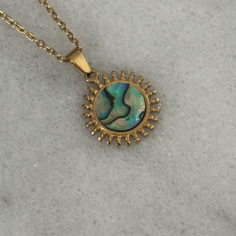 Gold Vintage Style Star Burst Pendant Necklace Brand New - Picture 7 of 7